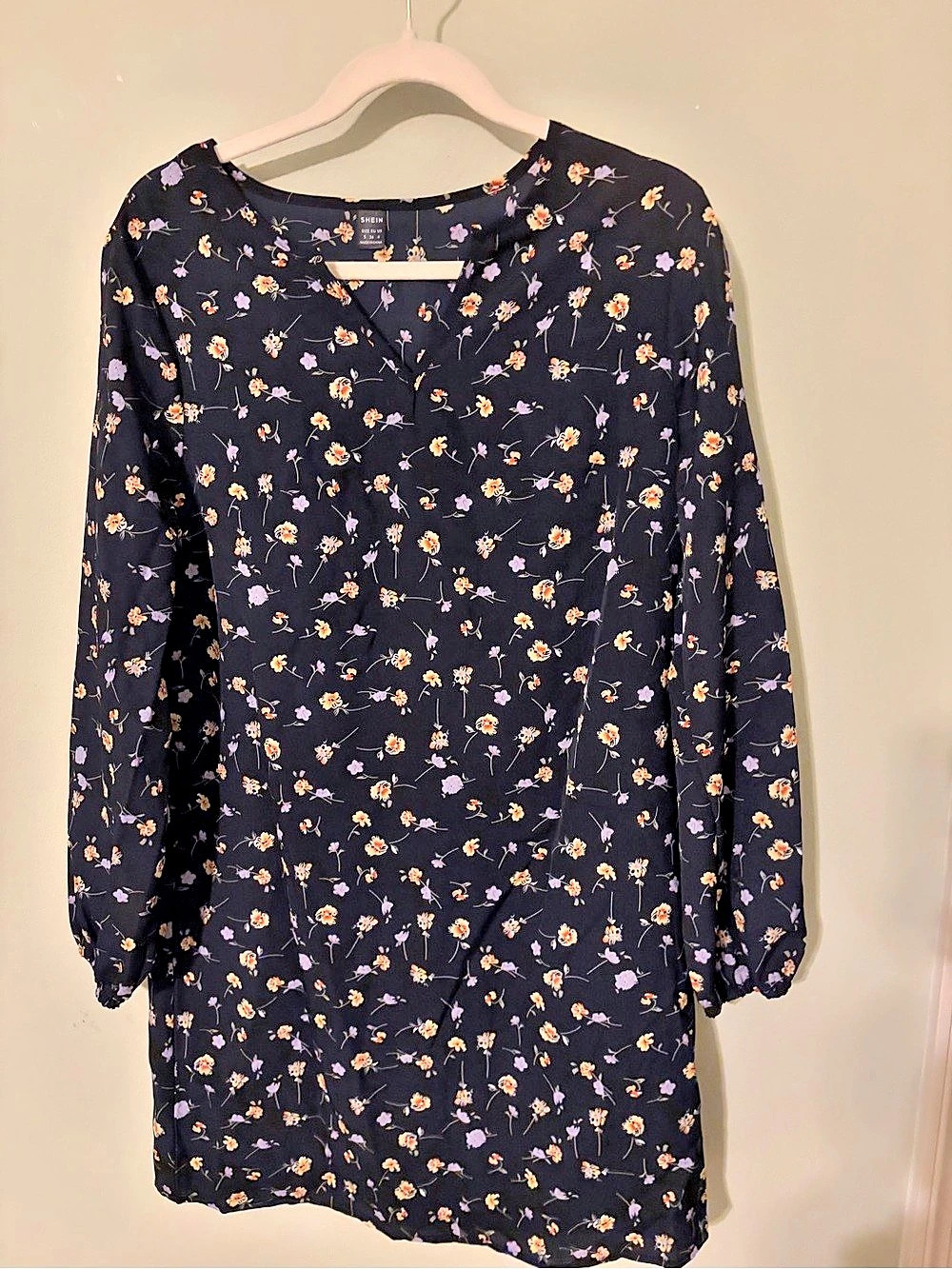 SHEIN Floral Blouse in Black & Pink Size Small Like New